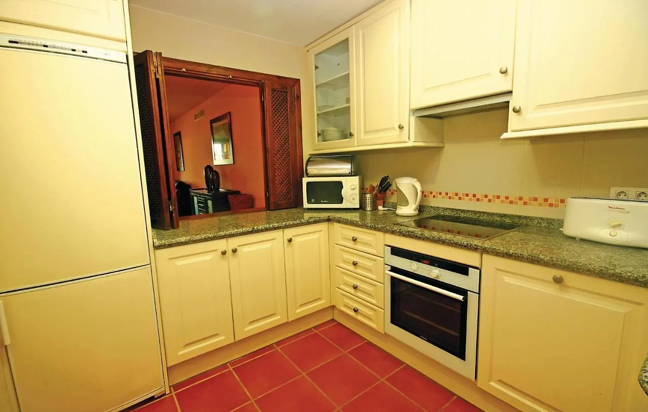 Beautiful Apartment In Estepona With 3 Bedrooms, Outdoor Swimming Pool And Swimming Pool Spanien