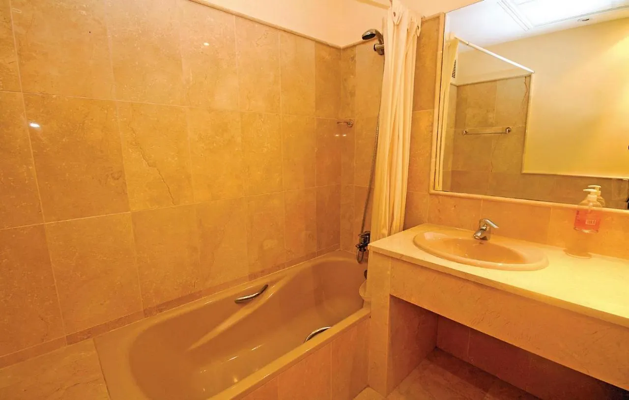 Beautiful Apartment In Estepona With 3 Bedrooms, Outdoor Swimming Pool And Swimming Pool Spanien