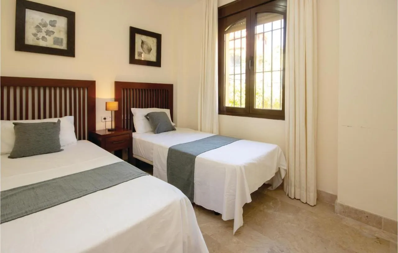 Beautiful Apartment In Estepona With 3 Bedrooms, Outdoor Swimming Pool And Swimming Pool 0*,